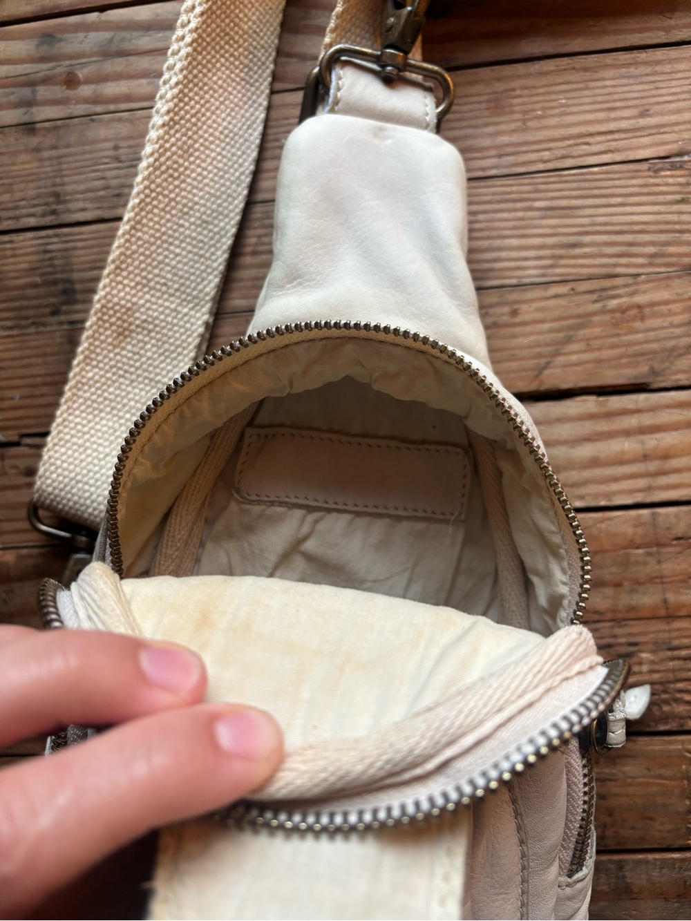 Free People Cream Leather Crossbody Sling Bag - Minimalist Everyday Style - Picture 4 of 9